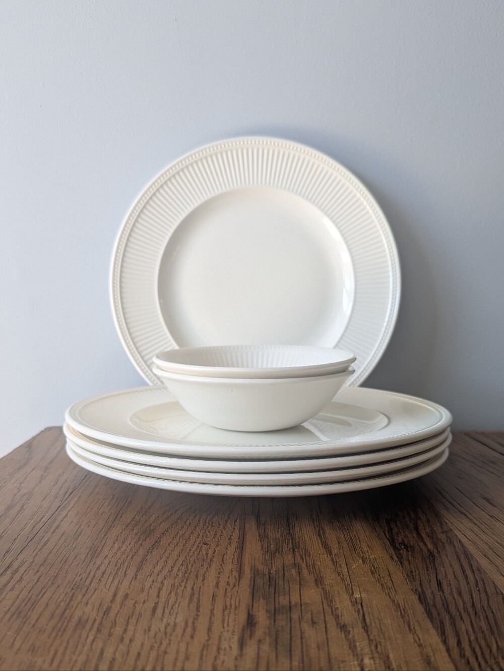 Wedgwood Windsor Set of 7 (5 - 11" Dinner Plate, 2 - 6" Coupe Cereal Bowl)